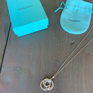 Tiffany & Co interlocking circle pendant necklace